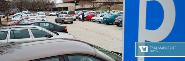 Nie je dôvod robiť pre parkovaciu politiku paniku, tvrdí primátor Vallo
