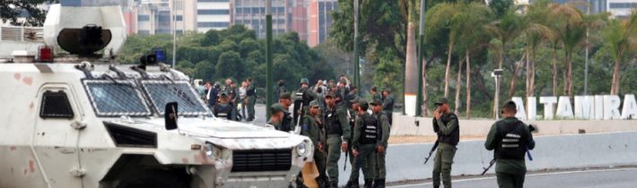 Venezuelská vláda potláča pokus o prevrat, bezpečnostné sily zakročili voči Guaidóovi slzotvorným plynom