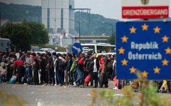 Rakúsko predĺžilo kontroly na hraniciach, dôvodom sú migranti