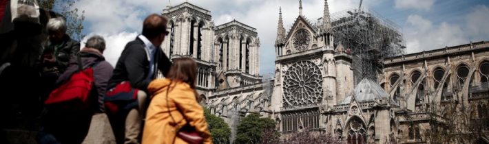Milióny eur na Notre-Dame budí u ľudí nevraživosť. Žlté vesty a odbory sa búria