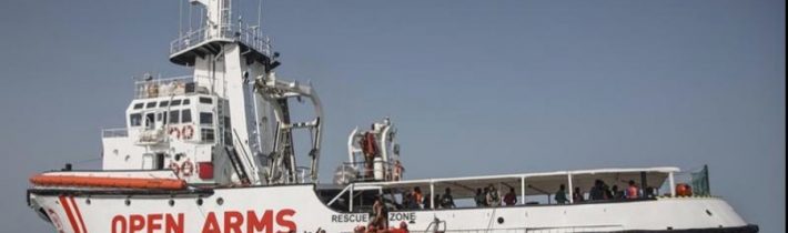 Můžete vyplout, ale už nepřivezte migranty, slyšela posádka lodi španělské nevládní organizace