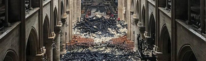 Proč média šíří fake news o požáru katedrály Notre-Dame?