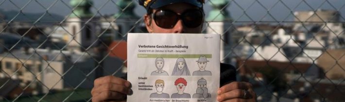 Rakúsky parlament odhlasoval zákaz zahaľovania hlavy šatkami na základných školách