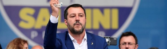 Vatikán: Ak by požiadal Salvini o požehnanie, nedostal by ho