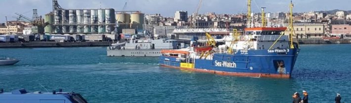 Salvini zakázal lodi s migranty na palubě, aby se přiblížila k Itálii