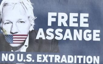 USA oficiálne odovzdali Británii žiadosť o vydanie Assangea
