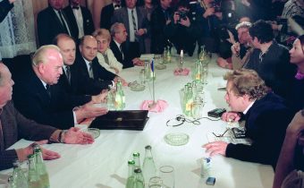 Zkušený český diplomat přiznává: Listopadové události v Praze v roce 1989 řídil Sovětský svaz