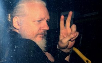 Výzva za nevydanie Assangea do USA