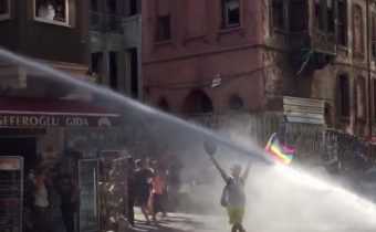 VIDEO: Turecká polícia rozohnala zhromaždenie LGBTI aktivistov