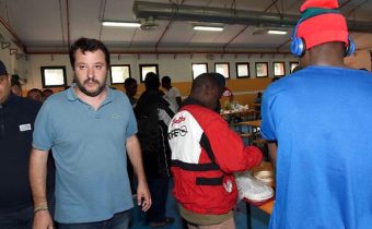 Salvini uzavřel největší italský uprchlický tábor