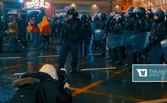 Zlodeji! Odstúpte! V Bukurešti sa protestovalo proti vláde