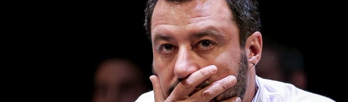 Matteo Salvini je odstaven od moci sotva 24 hodin a Hnutí 5 hvězd spolu s italskými sociálními demokraty již oznámilo, že zvažují zrušení blokády italských přístavů pro humanitární a neziskové lodě! Itálie tak znovu začne přijímat migranty, novým ministrem vnitra bude zřejmě právě někdo ze socialistů z Demokratické strany! Nebylo dovoleno, aby Itálie blokovala procesy nasunování muslimů a černochů do Evropy! V roce 2023 přitom už bude v Itálii hotovo, až budou řádné volby, Matteo Salvini potřeboval vládnout teď, dokud je čas něco změnit!