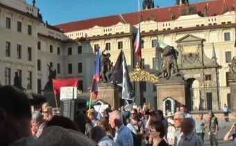 Zamyšlení nad demonstrací na Hradčanském náměstí