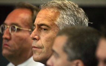 Finančník Epstein obvinený zo založenia pedofilnej siete spáchal vo väzení samovraždu