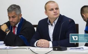 VIDEO Kotlebovec Mazurek v parlamente skončil, odsúdili ho: Takto reaguje jeho stranícky šéf