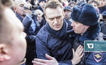 Ruská polícia opäť robila prehliadky u Navaľného