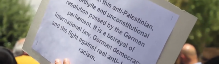 VIDEO: Usnesení Bundestagu proti antisemitismu a kritice Izraele proběhlo už v květnu, slovenský a český parlament se připojily! Česká verze usnesení parlamentu je konečně venku a uvnitř jsou takové věci, že z toho doslova přechází zrak! Kdokoliv z poslanců se připojí pod toto usnesení, dostane nálepku vlastizrádce a úlisného lokaje Izraele! Tohle naprosto nemá obdoby, co si to poslanci dovolují vůči občanům země, která čelila Mnichovu 1938, vyhánění Čechů ze Sudet a okupaci svých území stejně, jako dnes čelí Palestinci!