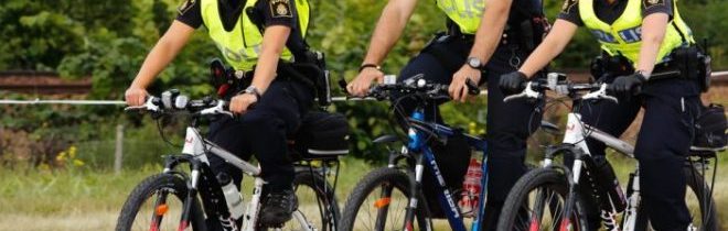 Švédska dystópia: kvôli chýbajúcim policajtom si no-go zóny najímajú SBS