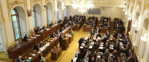 140 poslanců obětuje Českou republiku a její občany?