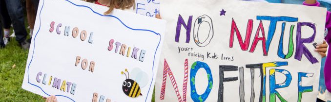 Mladí švédští žáci jsou nuceni připojit se ve škole ke klimatické stávce