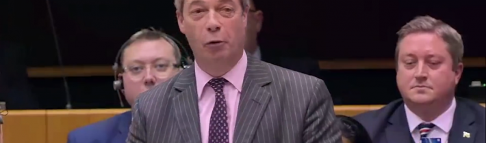 VIDEO: Dejte ty vlajky pryč! Nigel Farage nemohl dokončit svůj rozlučkový projev v Evropském parlamentu, šéfka pléna mu totiž odpojila mikrofon ve chvíli, kdy vytáhl vlaječku Velké Británie a začal europoslancům mávat na rozloučenou v lepších časech, kdy suverénní evropské státy se osvobodí od Evropské unie! Nigel Farage zopakoval, že EU je anti-demokratický projekt, který řídí lidé, kteří se nezodpovídají nikomu z voličů! Všichni britští europoslanci poté z EU parlamentu odešli! Nikdo další se nedovážil vlaječky vytáhnout, nikdo další na protest proti zákazu vlajek neodešel!