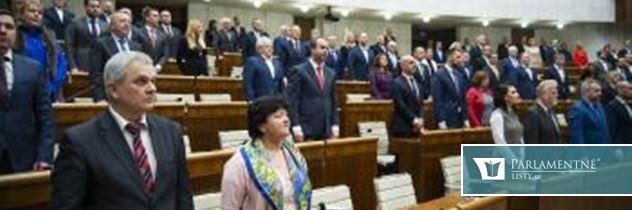 Poslanci schválili trináste dôchodky, koalícii pomohli Kollár a Kotleba