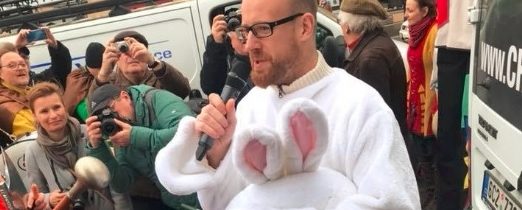 Sochař a prominentní synek Kolář má stažené půlky. 2. série fake news telenovely Skripal?