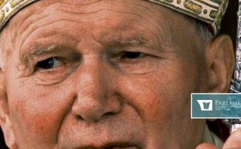 Sté výročie narodenia Jána Pavla II. Bol dojatý, keď sme leteli nad Rysmi, slzy v očiach, spomína šéf jeho ochranky na Slovensku Zábojník
