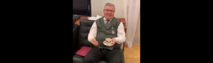 Matovič bez rúška ohrozuje zdravie iného