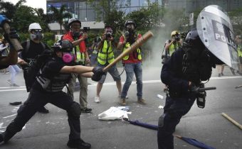 Čínský parlament podle očekávání schválil návrh nového bezpečnostního zákona pro Hongkong, jako reakci na loňské Washingtonem podněcované a podporované masové protesty