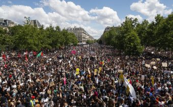 Francúzsko: V Paríži sa protestovalo proti rasizmu v radoch polície