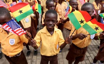 Ghana zve protestující Afro-Američany, když se necítí ‚v USA vítáni,‘ aby se přestěhovali do Afriky: „Vaším domovem je Ghana. Vaším domovem je Afrika!“
