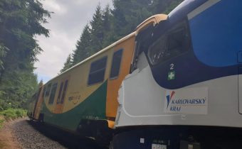 Česko: Tragická zrážka dvoch vlakov.  Slováci by nemali byť medzi 20 zranenými  a obeťami