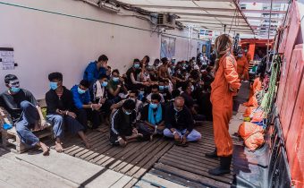 Taliansko: Ostrov Lampedusa je preplnený migrantmi, tvrdí starosta Martello