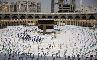 V Mekke sa začala tradičná moslimská posvätná púť hadždž