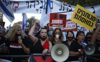 Izraelská vláda rozohnala vodnými delami protivládne demonštrácie