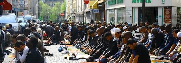 Nová zpráva zvláštní komise Francouzského Senátu: Téměř celá Francie je zasažená radikálním islámem!