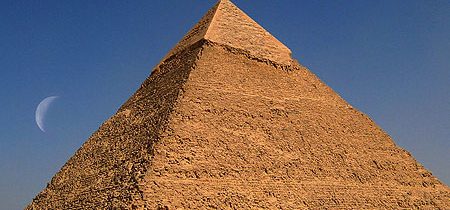 Studie: Velká pyramida v Gíze může soustředit elektromagnetickou energii