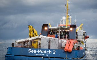 Italové zabavili loď Sea Watch 3 zachraňující migranty. Má zákaz vyplout na moře