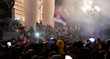 Srbi kvôli opatreniam zaútočili na parlament