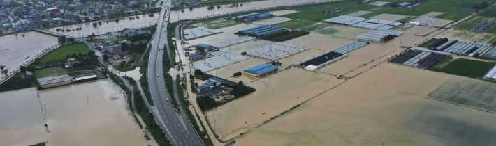 Pre silné dažde v Južnej Kórei zahynulo šesť ľudí, 360 je bez strechy
