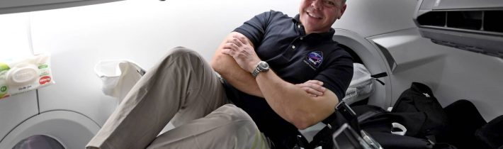 Návrat amerických astronautov z ISS komplikuje hurikán Isaias