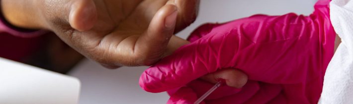 Británia sťahuje takmer 750,000 testovacích súprav na koronavírus