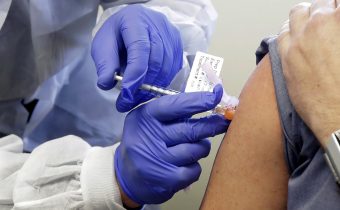 EÚ: Vakcína proti koronavírusu by mohla byť dostupná do konca roku 2020