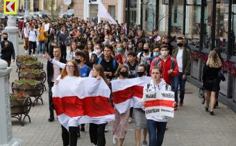 Bieloruská polícia zadržala niekoľko desiatok univerzitných študentov