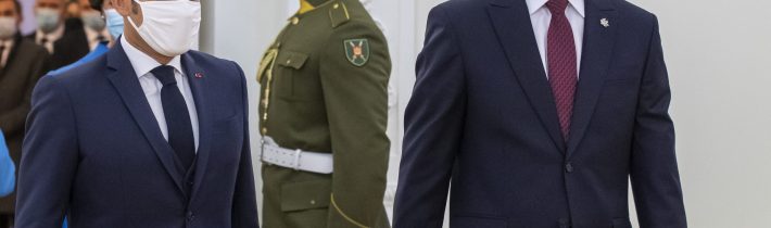 Macron v Litve. V pláne je stretnutie s bieloruskou opozičnou líderkou Cichanovskou