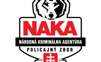NAKA zasahuje na Záhorí a v Jelenci, zadržali bývalého funkcionára Finančnej správy