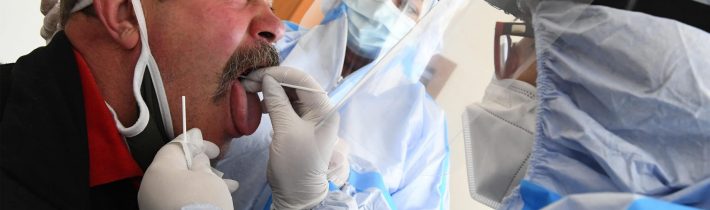 Odmeny za prácu v prvej línii zatiaľ v rezortoch vnútra a obrany nevyplatili