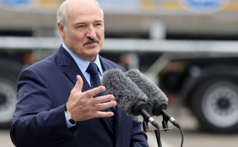 Lukašenko premiešal ministrov a svojich zástupcov v regiónoch