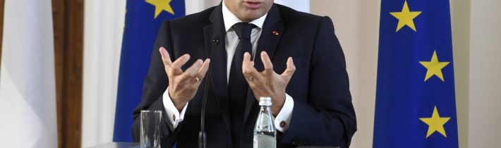 Macron žiada Turecko vysvetliť údajný príchod džihádistov do Azerbajdžanu